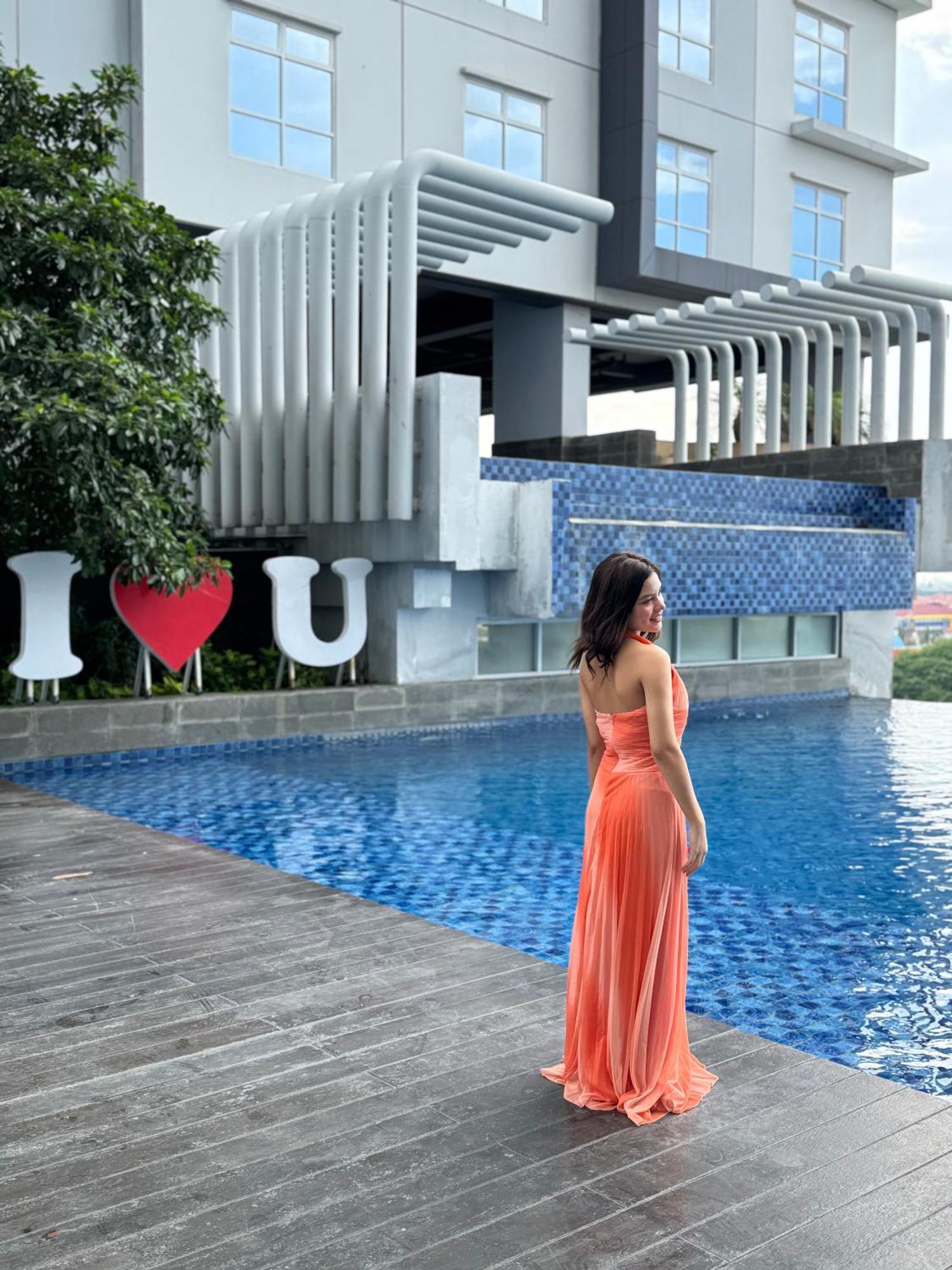 Bess Mansion Hotel Surabaya Wonocolo Exterior photo